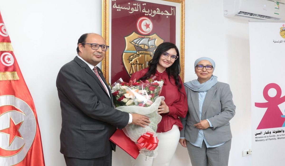 وزيرة الأسرة ووزير تكنولوجيات الاتصال يُسلّمان جائزة أفضل بحث علمي نسائي بعنوان سنة 2025