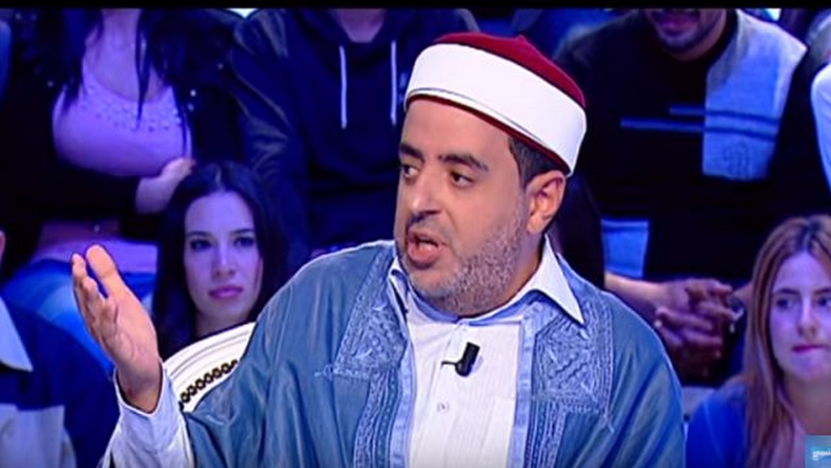 “كرونيكورات” يثرثرون ساعات طوال…علي غربال