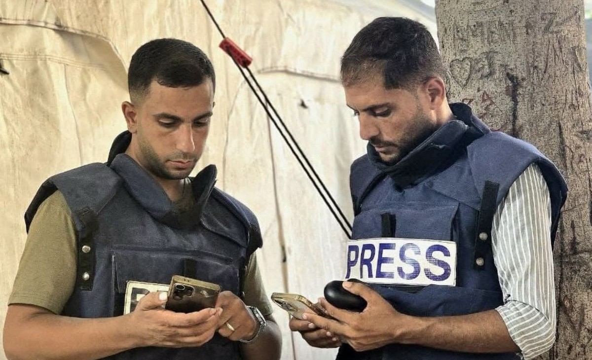 بين أنين الجوع ورصاص الصمت: عندما يُقتل الإعلام في غزة ليُدفن الحقيقة....اشرف المذيوب