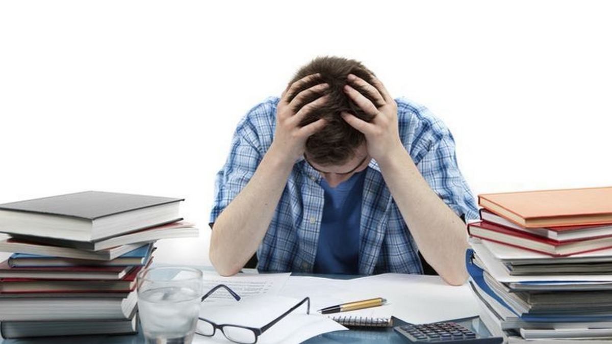 صفاقس : صرخة أستاذة من يُخفف عنّا ثقل عدد ساعات التدريس