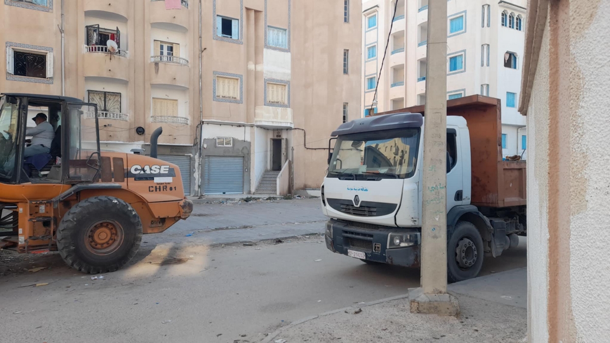 بلدية سوسة تُزيل المصبات العشوائية والنقاط السوداء