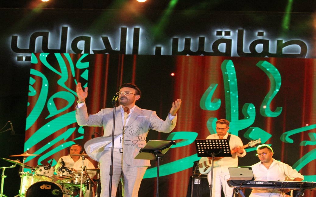 مهرجان صفاقس الدولي أمام 8 آلاف متفرج صابر الرباعي يختتم الدورة 45