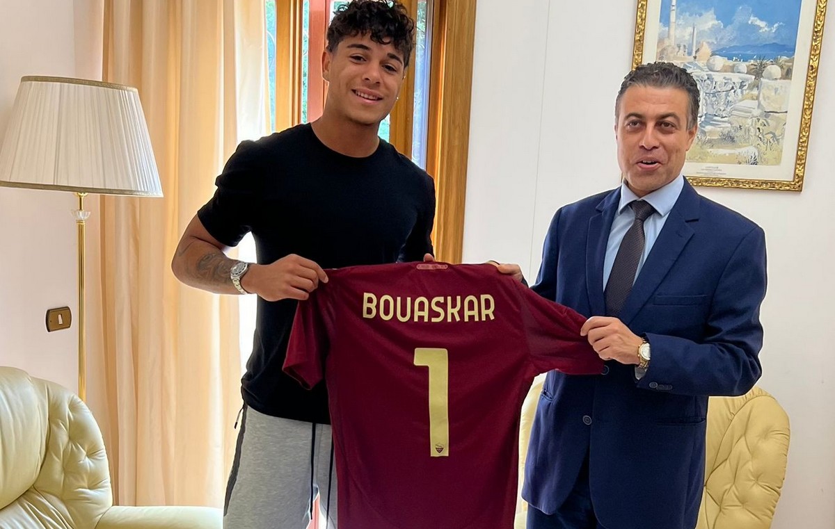 قنصل تونس بروما يستقبل اللاعب الدّولي بفريق AS Roma سليم  بوعسكر