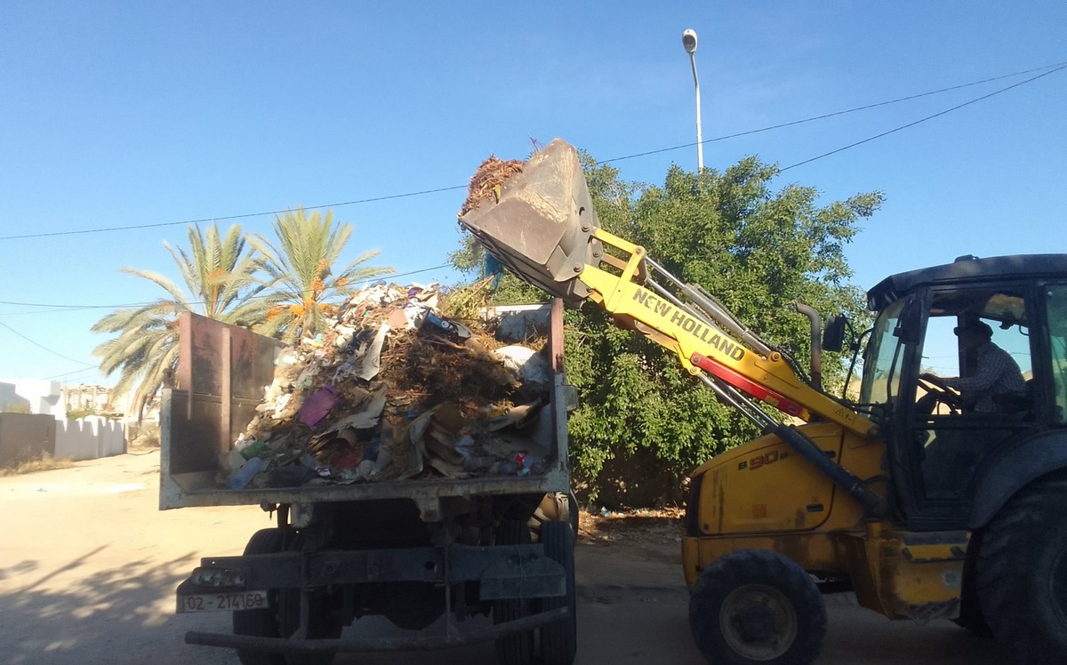صفاقس : بلدية  العين ترفع  المصبّات  العشوائيّة