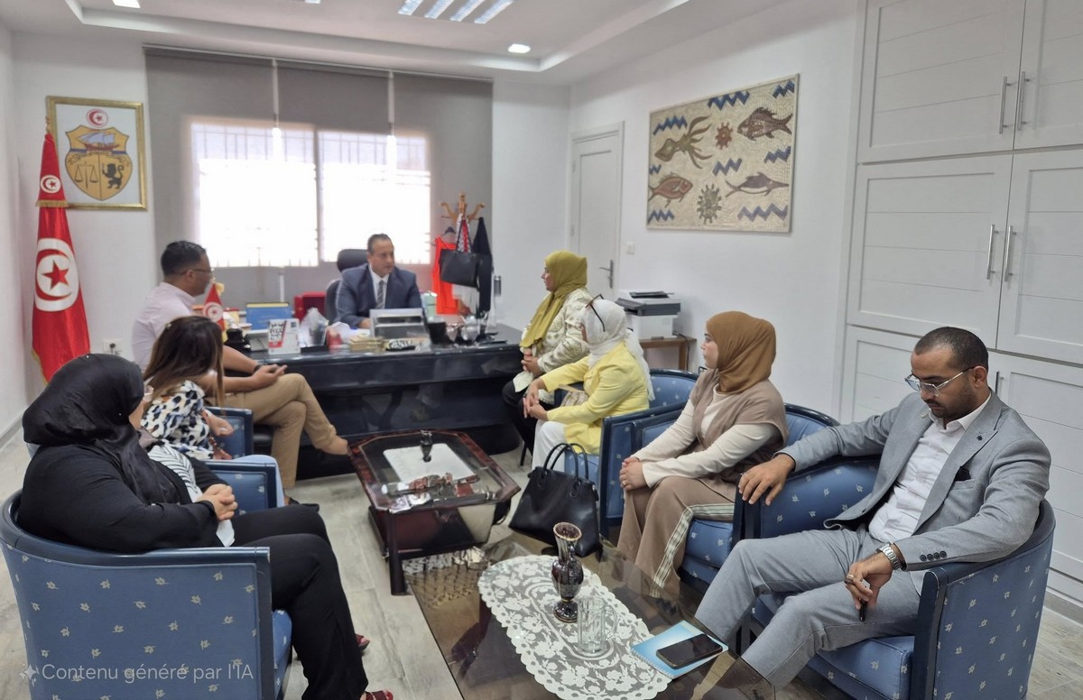 والي صفاقس  يشرف  على جلسة عمل بمقر معتمدية طينة