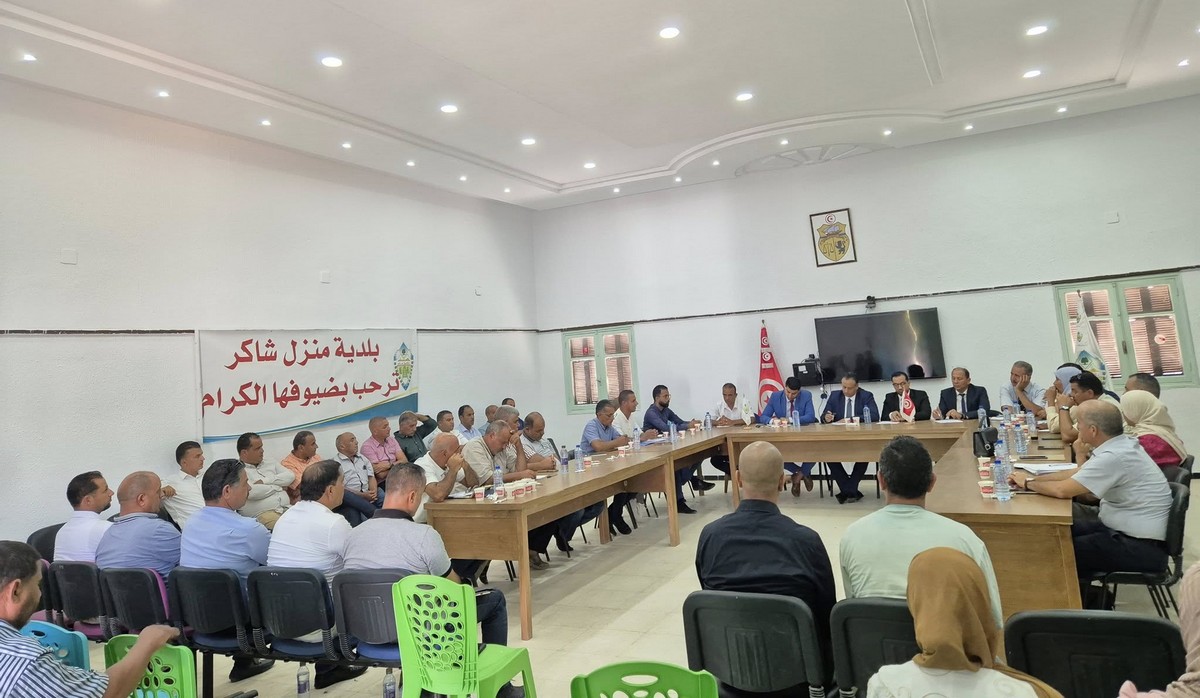 والي صفاقس  يؤدّي زيارة ميدانية إلى معتمدية منزل شاكر