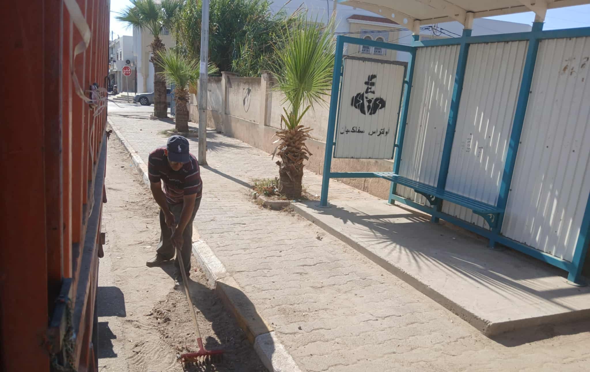 بلدية العين : حملة نظافة لمحطات النقل العمومي