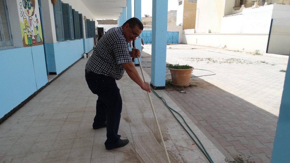 صفاقس حملة تعهد وصيانة المدرسة الابتدائية عقبة بن نافع حي البحري 3