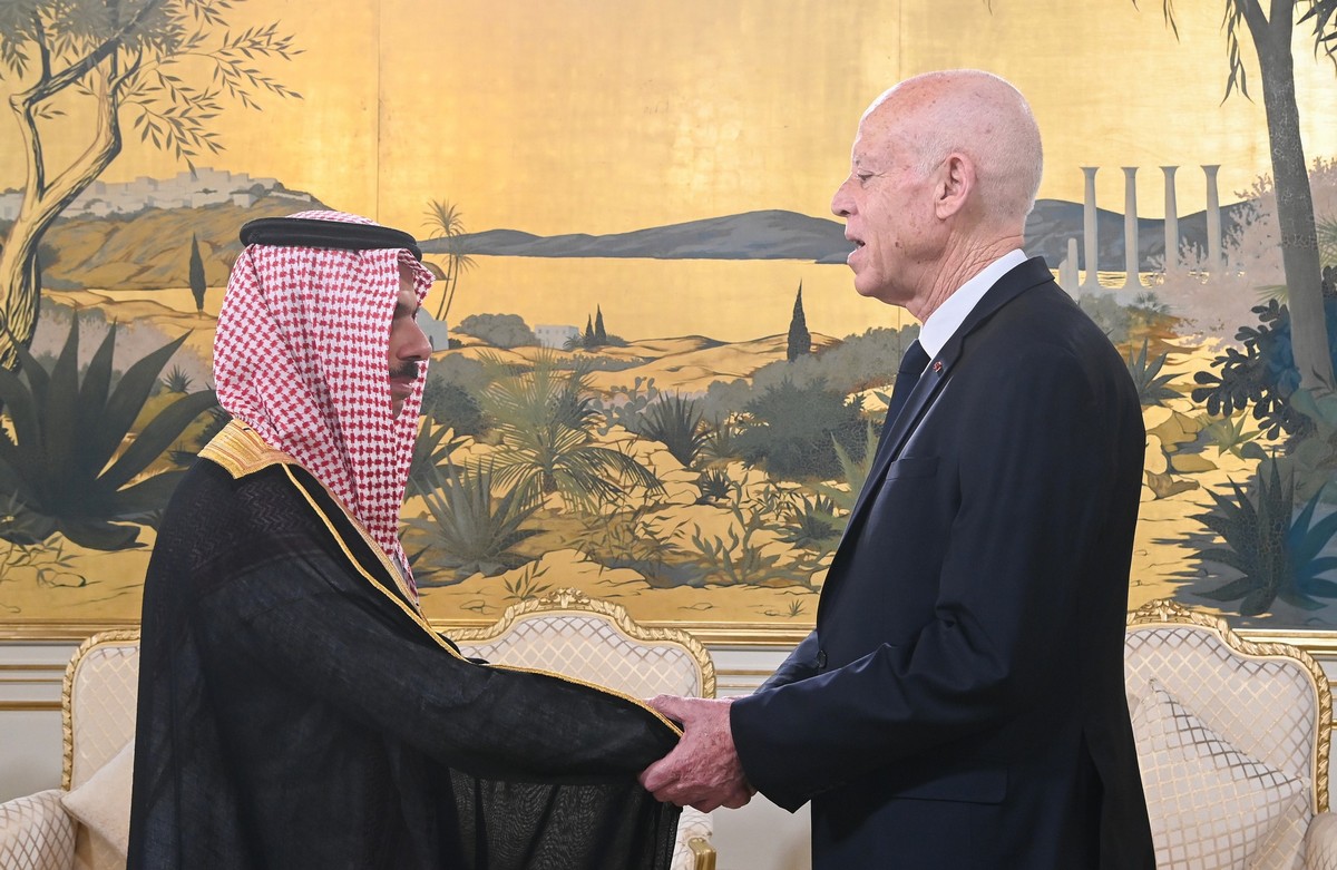 رئيس الدولة يستقبل صاحب السمو الأمير فيصل بن فرحان بن عبد الله آل سعود وزير خارجية المملكة العربية السعودية