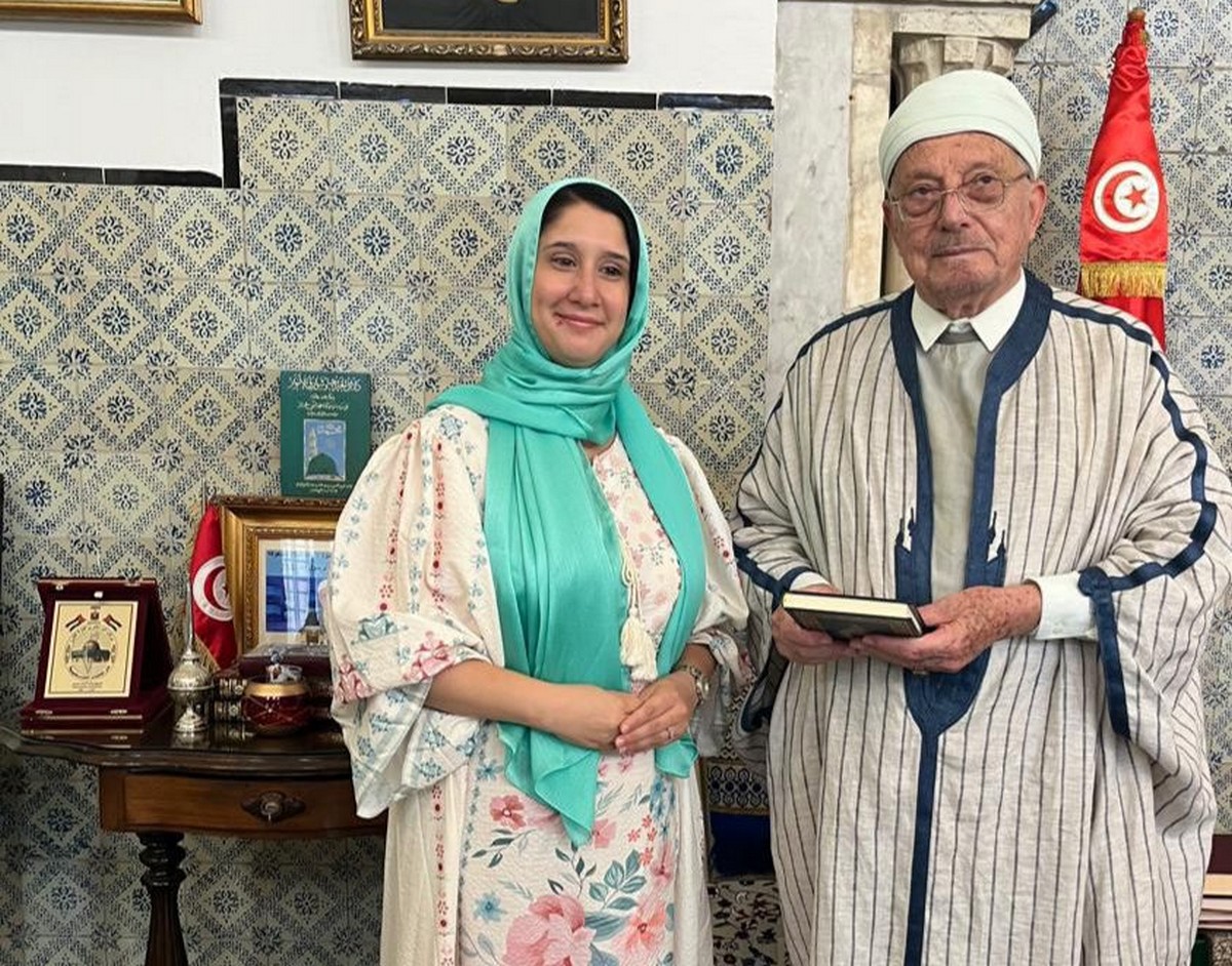 أمريكية  تعلن  اسلامها بمكتب سماحة الشيخ هشام بن محمود مفتي الجمهورية