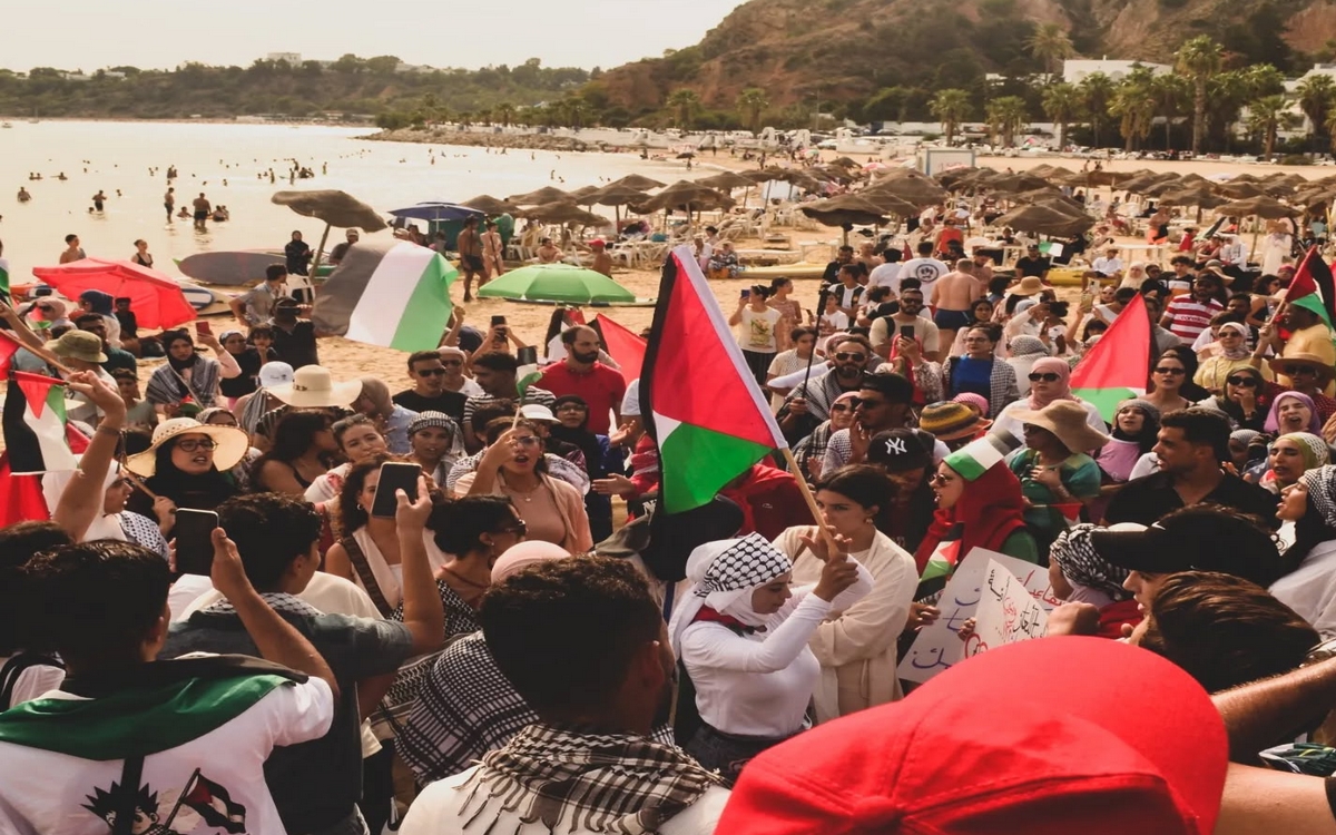 وصول أول سفن أسطول الصمود العالمي لكسر الحصار عن غزة إلى ميناء سيدي بوسعيد