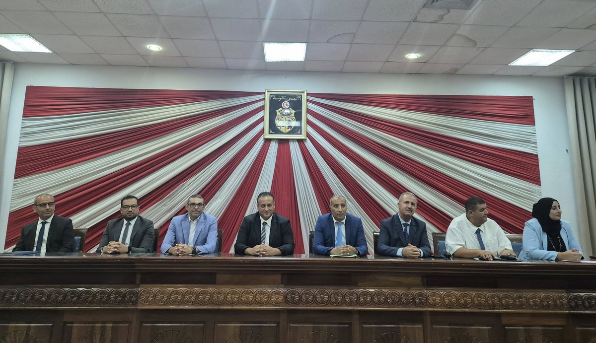 صفاقس :  هل  ظُلم بعض التلاميذ وحرموا من  التكريم  في  يوم العلم الجهوي؟
