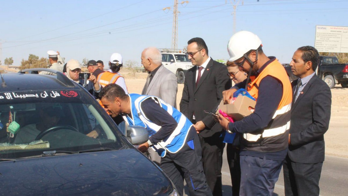 والي توزر يواكب فعاليات اليوم  التحسيسي للوقاية من حوادث  الطرقات