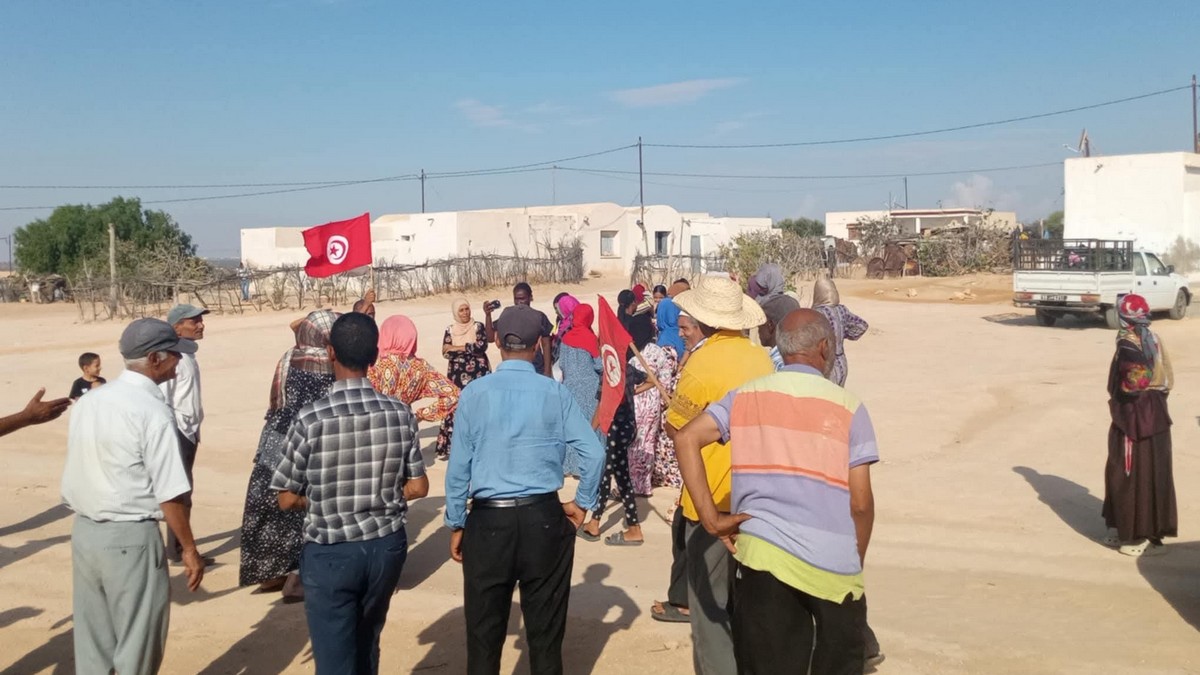 صفاقس: أهالي حي المندرة من هنشير الشعال يحتجون على انقطاع الماء الصالح للشراب