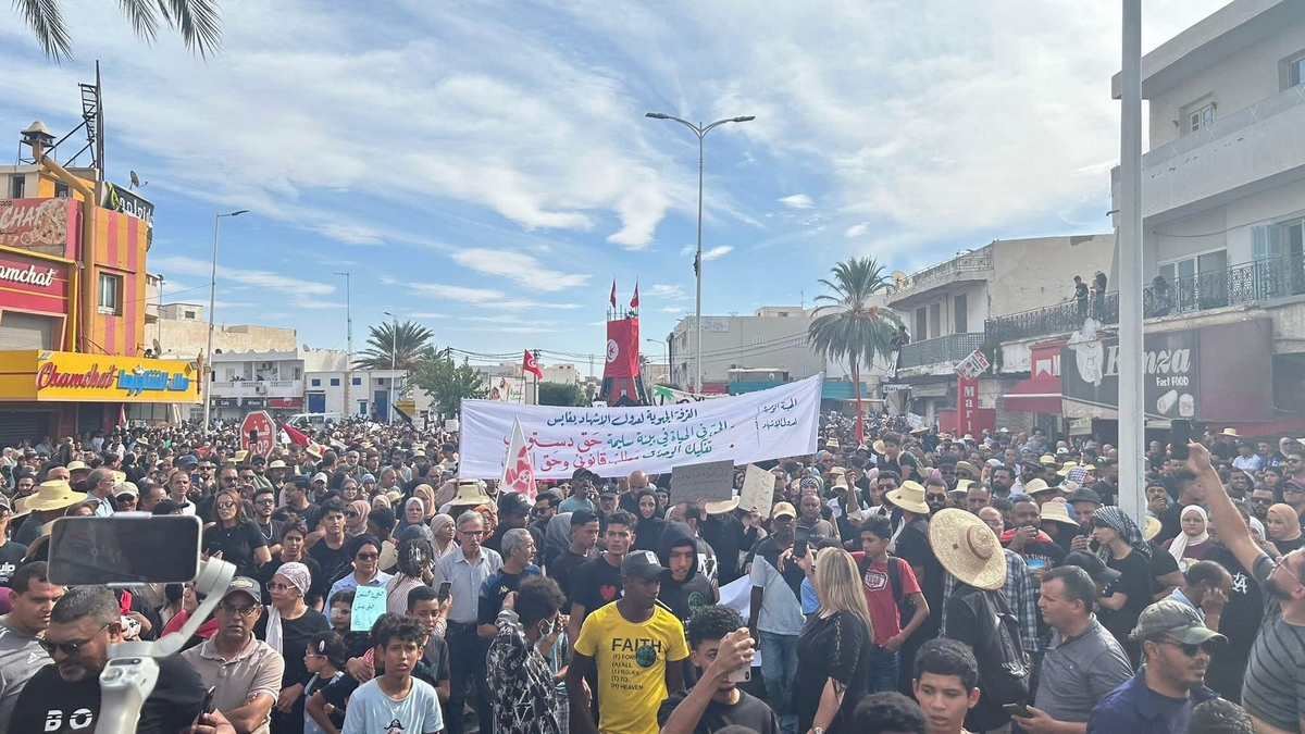 قابس: مسيرة سلمية للمطالبة بتفكيك الوحدات الصناعية الملوثة للمجمع الكيميائي