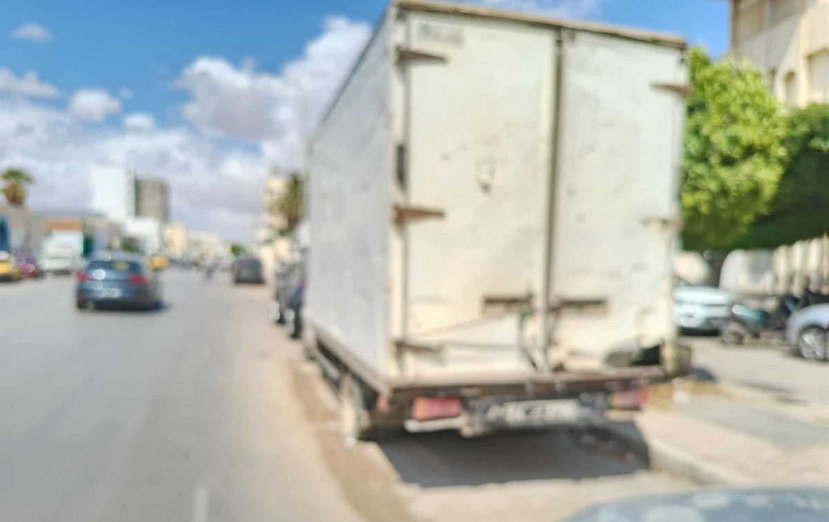 صفاقس : البلديات  لا ترى السيارات والشاحنات 