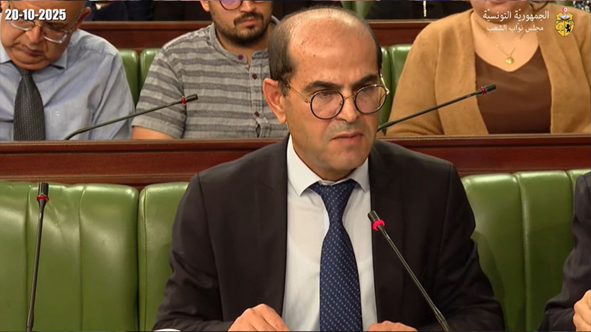وزير التجهيز: يعلن عن  إيقاف سكب الفوسفوجيبس في البحر
