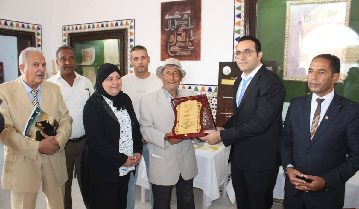 توزر:والي  الجهة يشرف  على إنطـلاق فعاليـات إحيـاء الذكـرى 91 لوفـاة الشاعـر أبـو القاسـم الشابـي