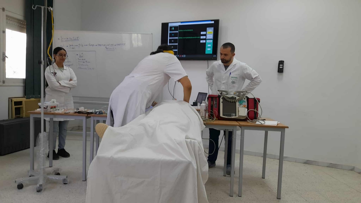 صفاقس ورشات تكوينية للاطار الطبي والشبه الطبي بقسم الإسعاف الطبي الاستعجالي