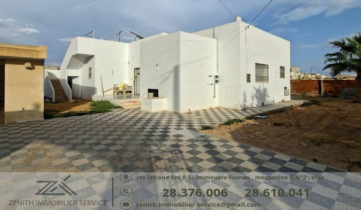 Zenith Immobilier Service met en vente une villa de type s+4 Route de tunis 5.5 sfax