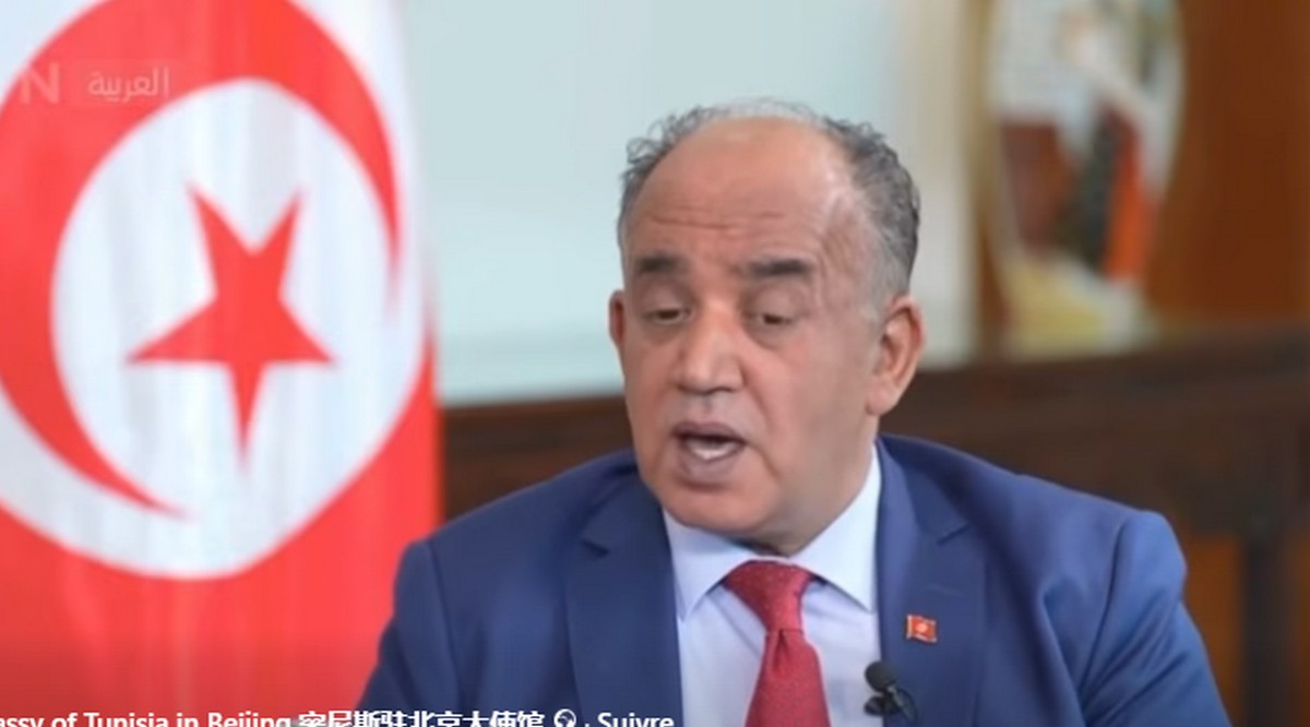 السيد عادل العربي، سفير الجمهورية التونسية ببكين يدلي  بتصريح  للقناة الوطنية الصينية CGTN