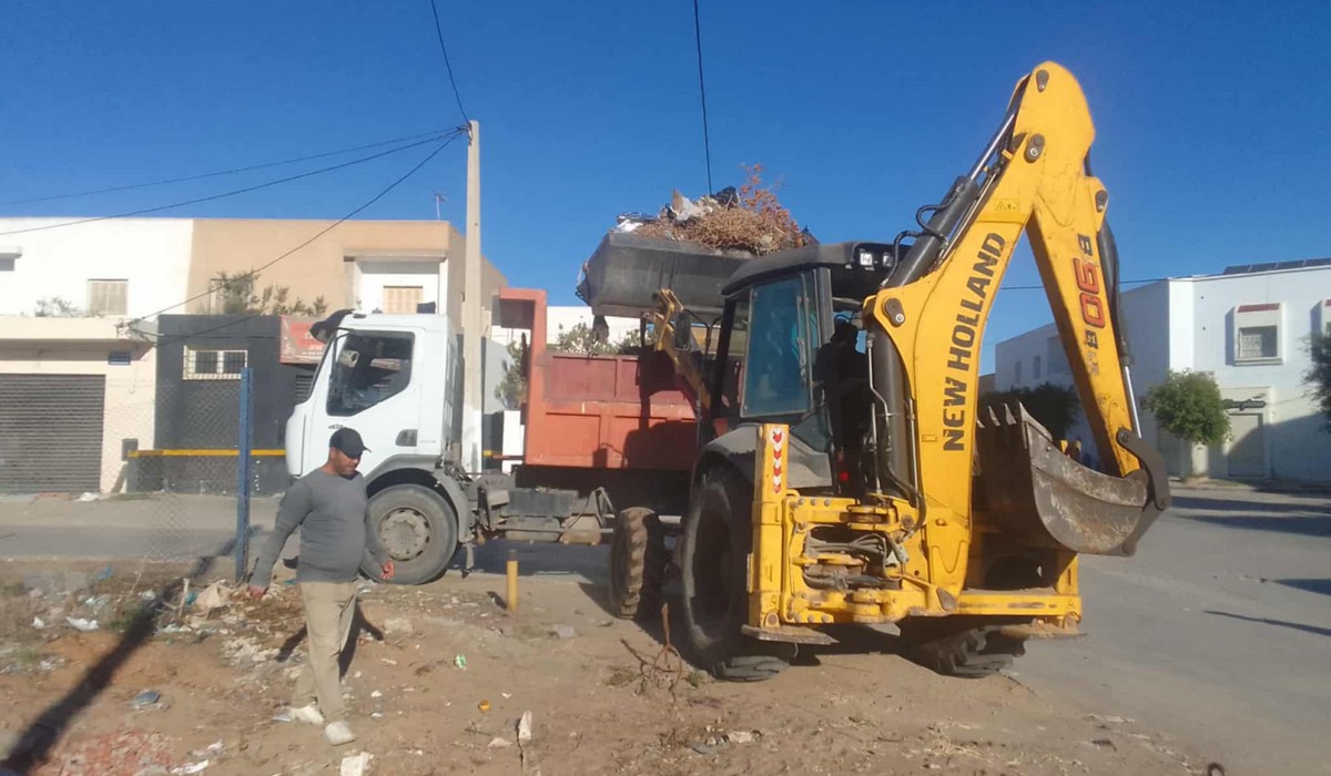 صفاقس : بلدية  العين تواصل الاعتناء  بنظافة المحيط