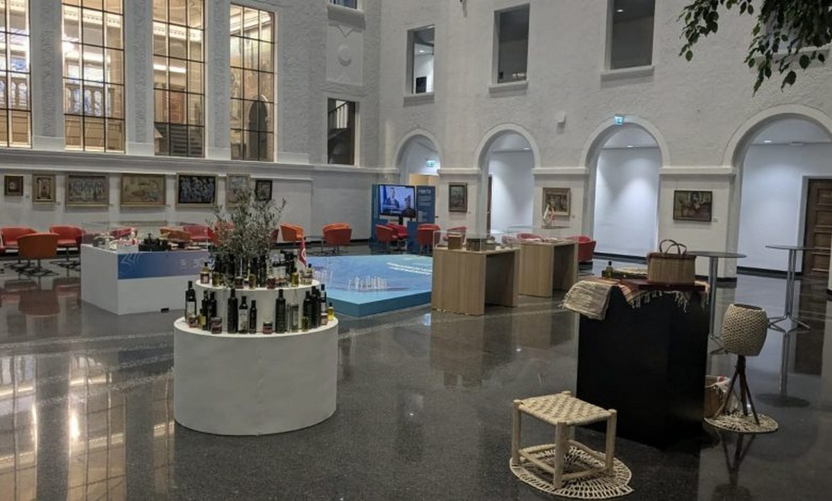 جنيف: معرض فني تشكيلي يعكس ثراء الرصيد الوطني وتنوعه