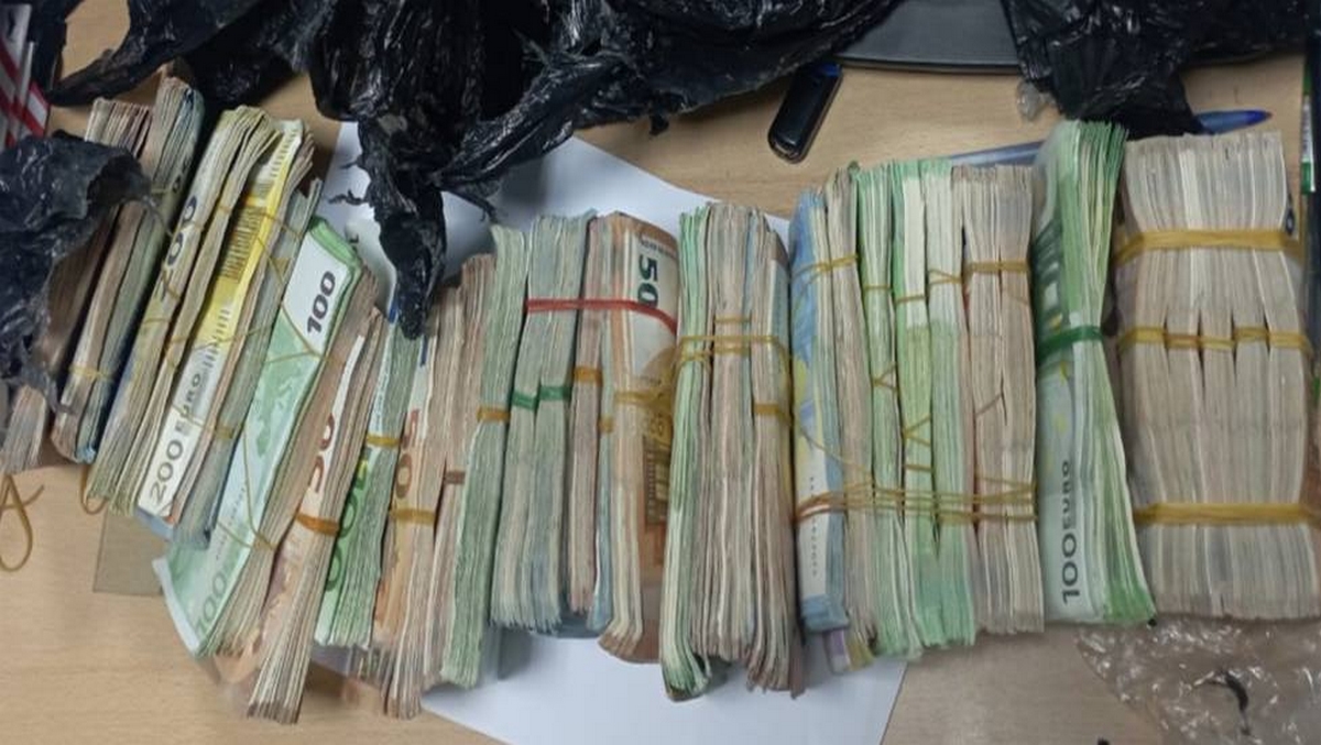 الديوانة بالمعبر الحدودي بملولة تحبط محاولة تهريب مبلغ من العملة الأجنبية بقيمة تناهز 700 ألف دينار.