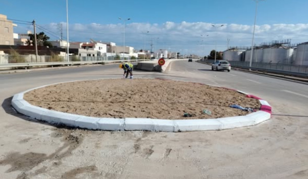 فتح حركة المرور لكافة وسائل النقل بطريق المهدية بعد تركيز مفترق دائري