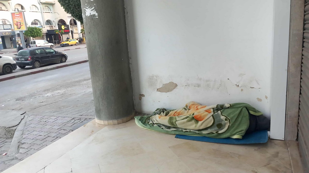 صفاقس : ظاهرة  في  تزايد كبير...إنهمّ ينامون في العراءْ