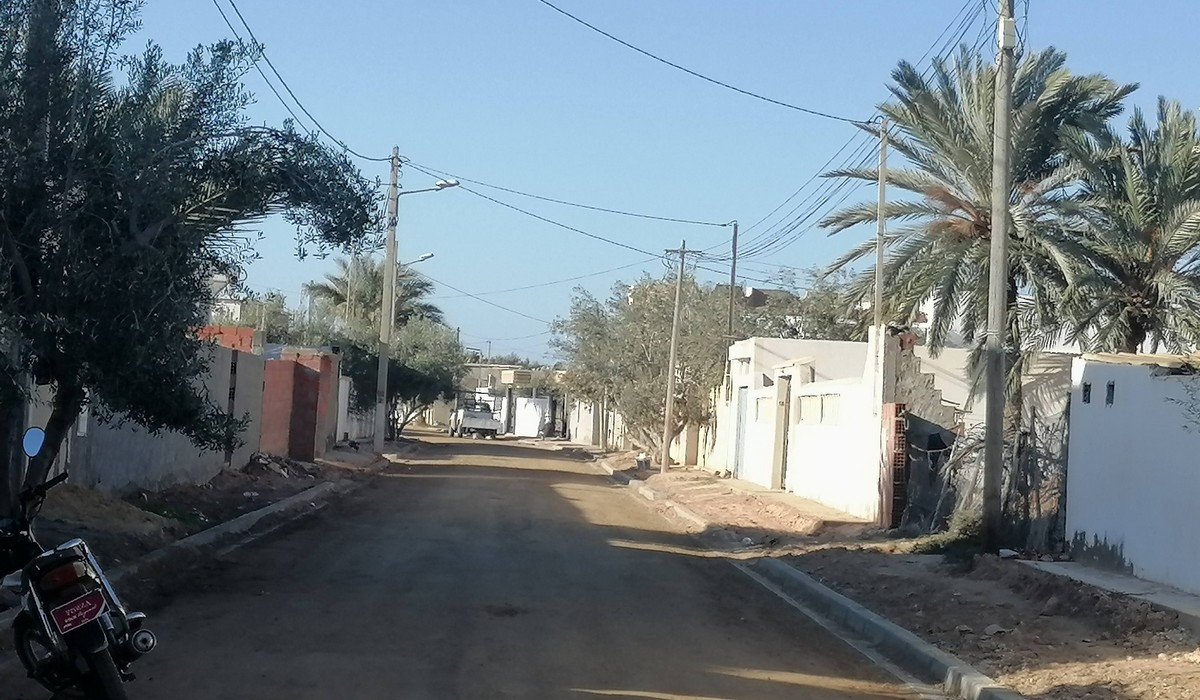 صفاقس قرقنة: مواصلة إصلاح بعض الطرقات و المسالك بعمادة العطايا