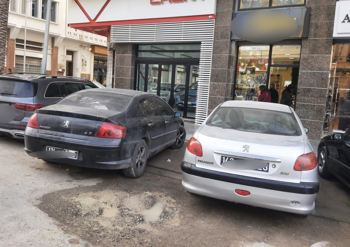 صفاقس :تسرّب مائي خطير بشارع القيروان والصوناد لا  حياة  لمن  تنادي