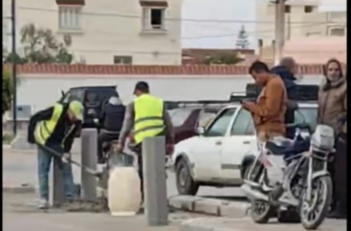 صفاقس : طريق المطار ...تشكيات  من  غلق القصّاصات في الطريق ذات  اتجاهين