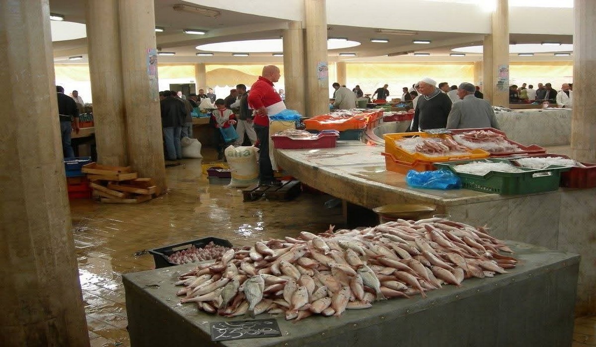 صفاقس : مصالح  الصحّة  البلديّة تضرب  بقوّة في  سوق الحوت