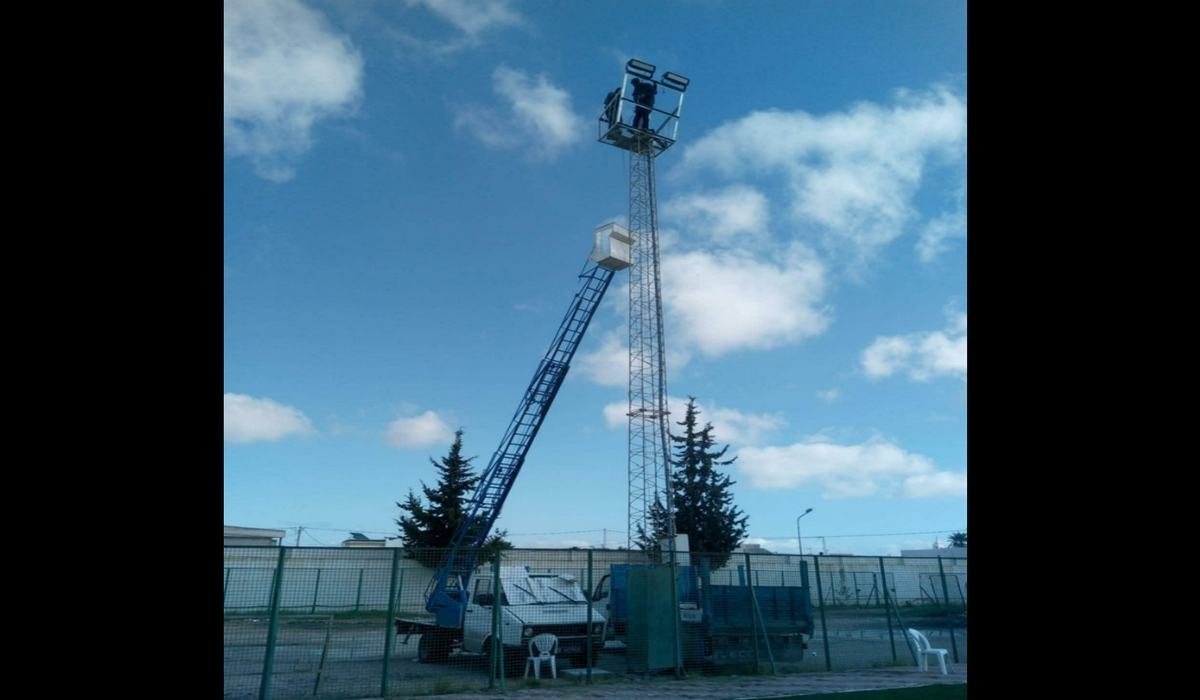 صفاقس العين : صيانة الأضواء الكاشفة بالملعب البلدي بنظام إضاءة مستدام وفعّال