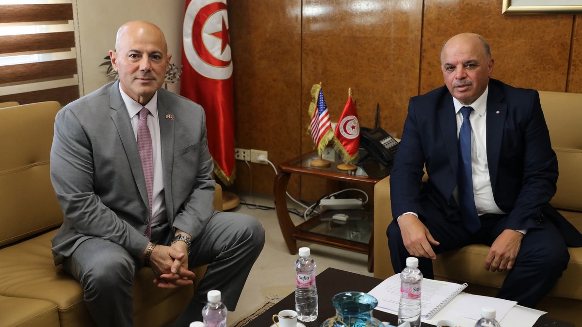 سفير امريكا بتونس يلتقي وزير النقل