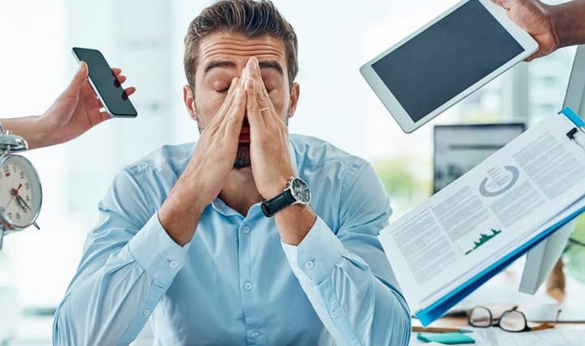 حين تُصبح المهنة امتحانًا للروح… المهن الأكثر إرهاقًا نفسيًا في العالم... أشرف المذيوب