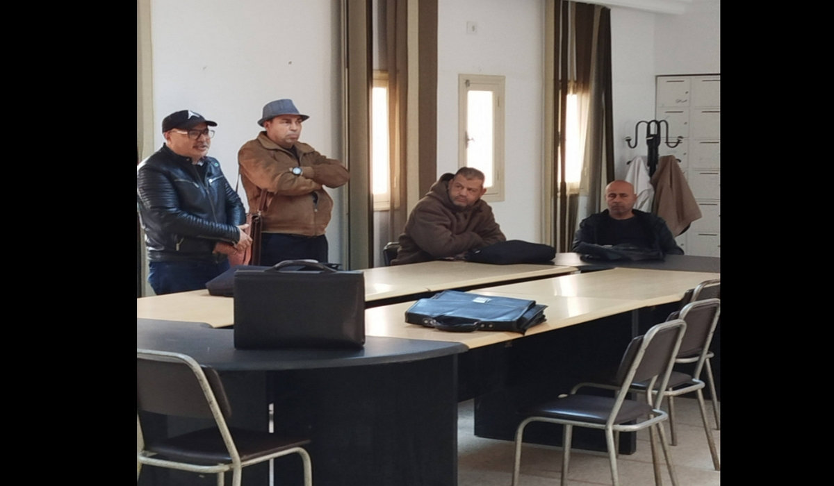 صفاقس : وقفة إحتجاجية بمعهد 20 مارس ضدّ ضرب الحق النقابي