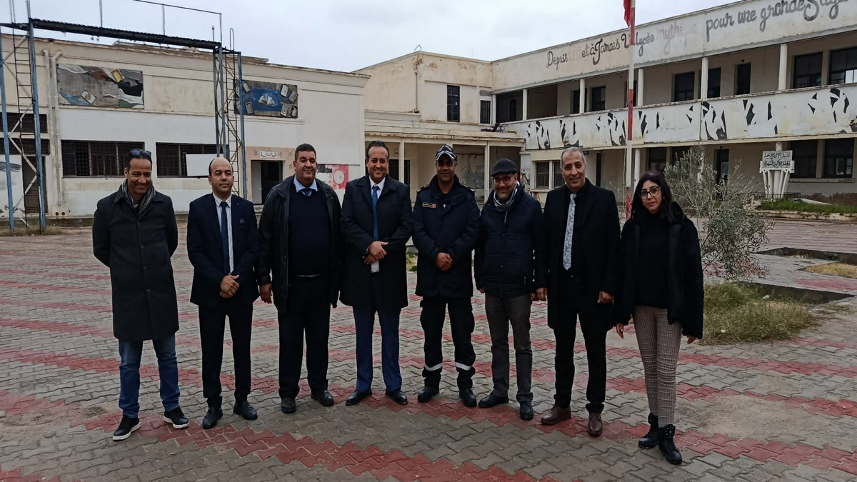 والي صفاقس يُعاين جاهزية بعض المؤسسات التربوية بعد الأمطار الأخيرة.