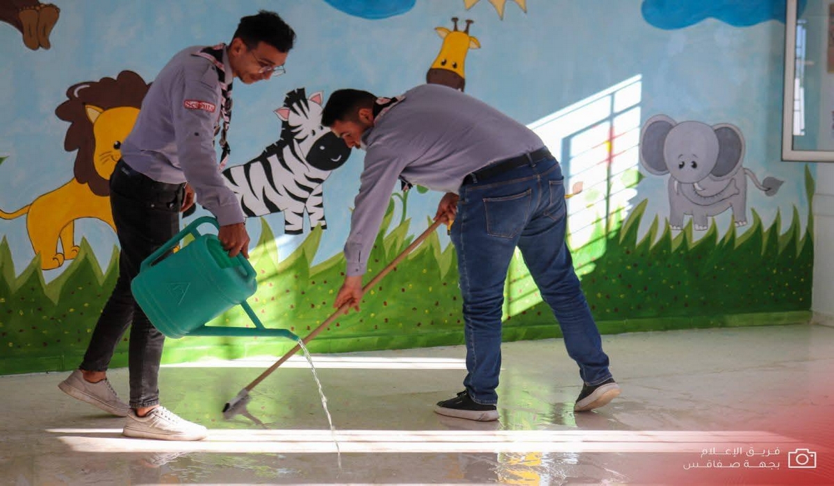 صفاقس : الكشافة تساهم في نظافة المؤسسة التربوية بالعامرة