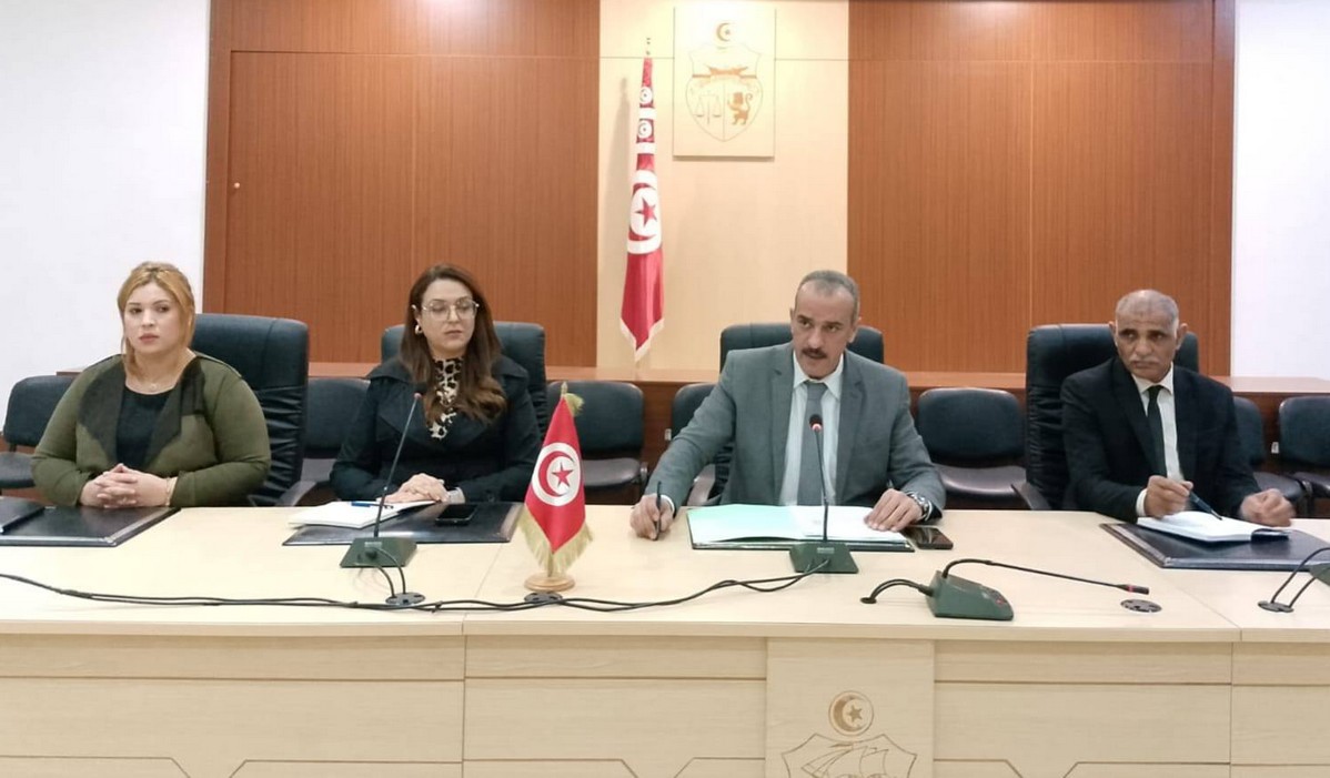 والي  اريانة يشرف على جلسة عمـل خُصصت لتقييم التدخلات الميدانية المُنجزة