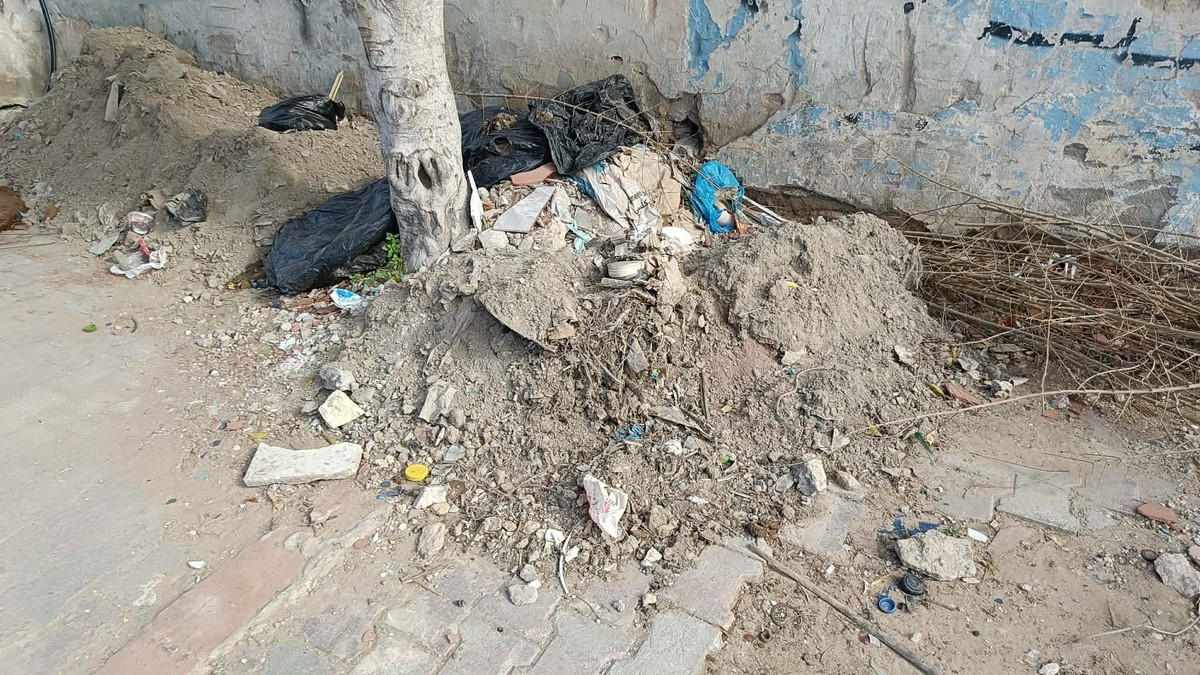 صفاقس : كنس حواشي  الطرقات ...