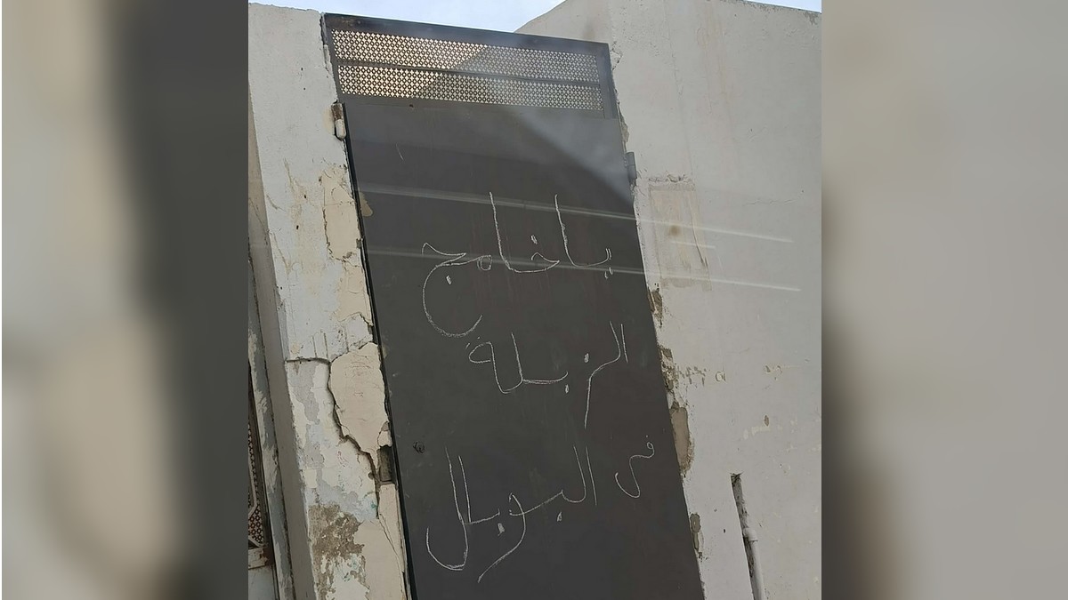 صفاقس : المواطن  يحارب تهوّر اجواره بكتابات جدارية حادّة