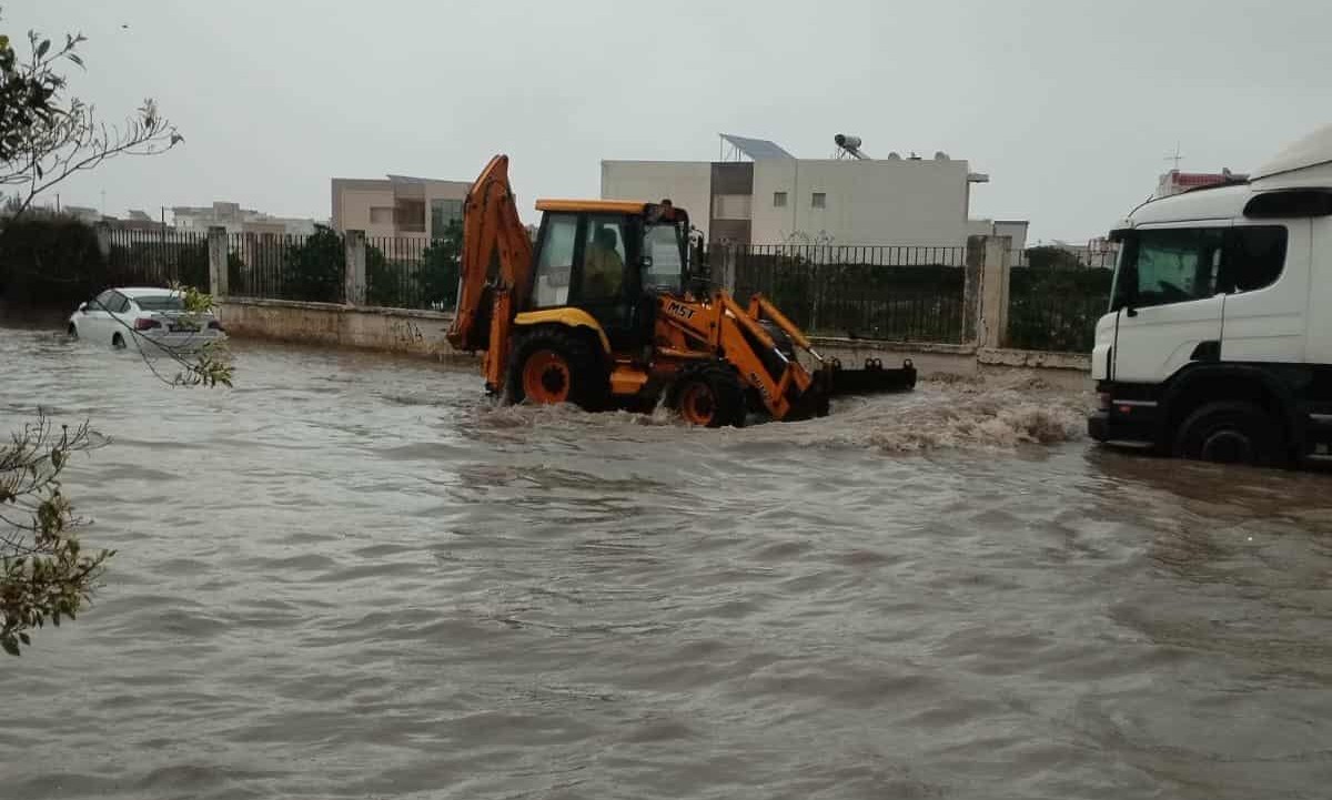 صفاقس بلديّة ساقية الزيت تتدخّل لشفط مياه الامطار