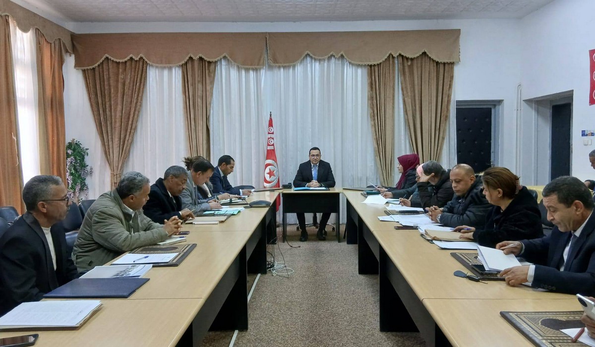 توزر: إجتمـاع اللجنـة الجهويـة لمتابعـة ملـف الشركـات الأهليـة