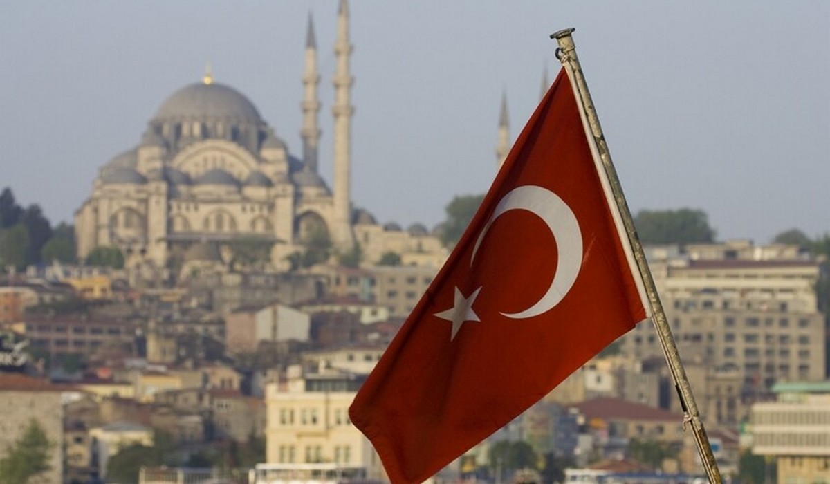 الرئاسة التركية تعلق على حادث إنزال العلم التركي على الحدود السورية