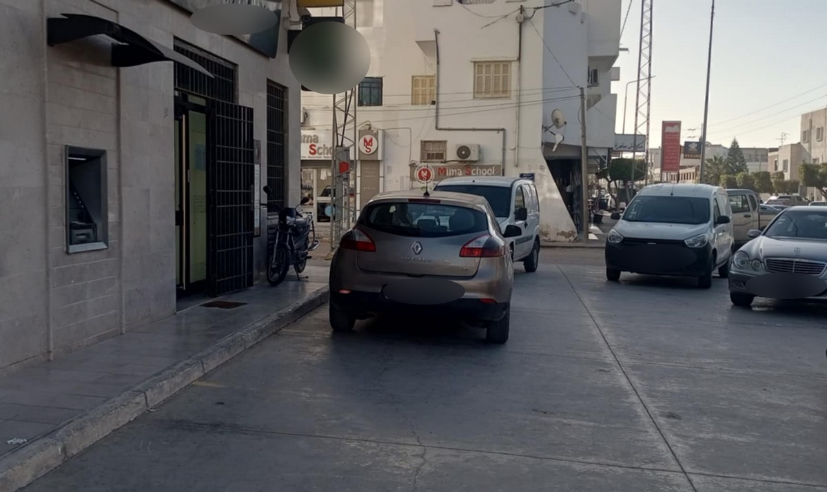 صفاقس : وانقلبت  الموازين...الرصيف  للسيارات والطريق  للمترجلين