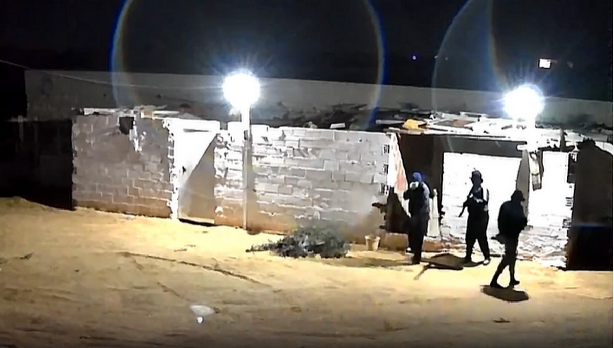 صفاقس بالفيديو : عمليات  سرقة  اغنام واحد افراد العصابة  يحمل سلاحا  ناريا