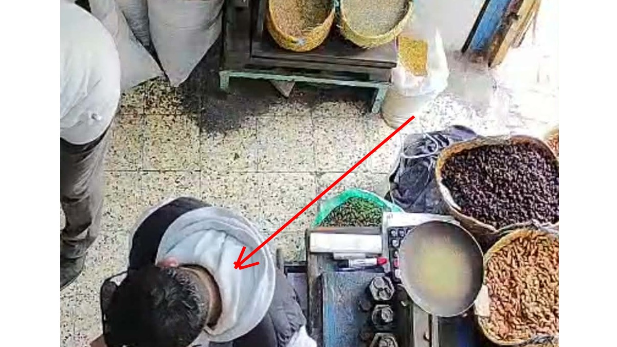 صفاقس :  يستغلّ عامل  السن  لبعض  التجار في  المدينة العتيقة ويسرقهم ..والامن  يطيح  به ويسترجع المسروق