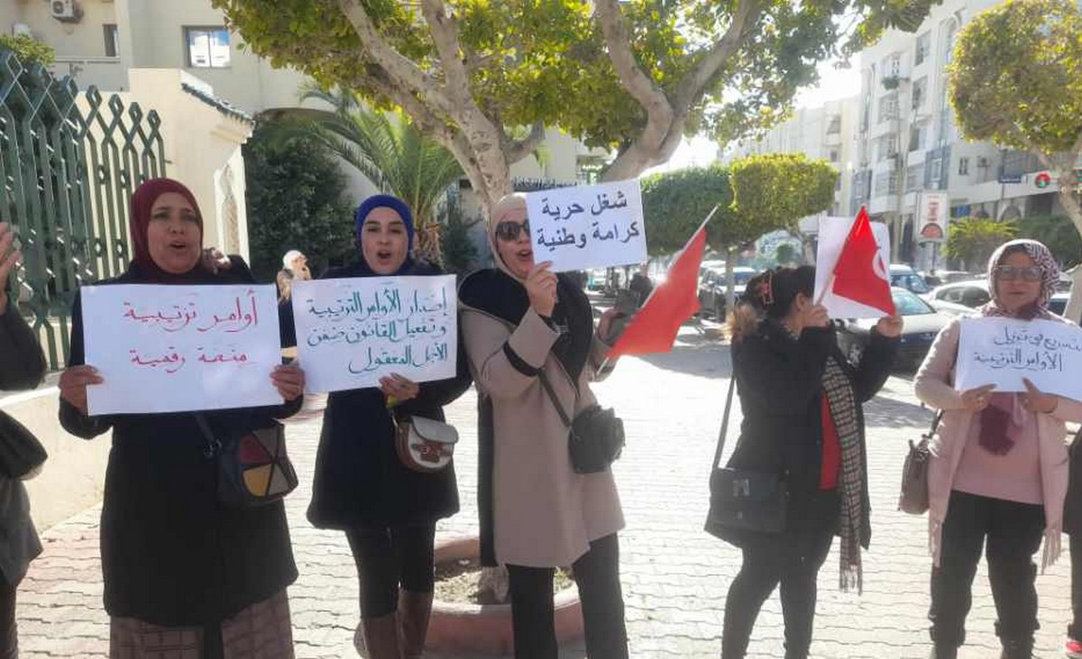 صفاقس : وقفة احتجاجية لاصحاب الشهادات العليا المعطّلين عن العمل ممّن طالت بطالتهم